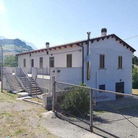 Вилла Casa A Montebello Di Bertona Con Vista Gran Sasso Экстерьер фото