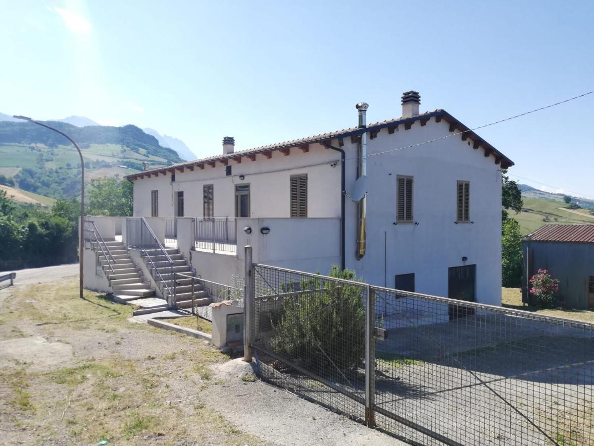 Вилла Casa A Montebello Di Bertona Con Vista Gran Sasso Экстерьер фото